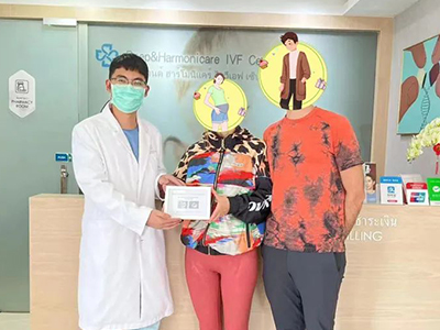 中國媽媽卵巢早衰+澳洲爸爸，經(jīng)過精準調(diào)理后泰國三代試管喜獲兩個混血寶寶