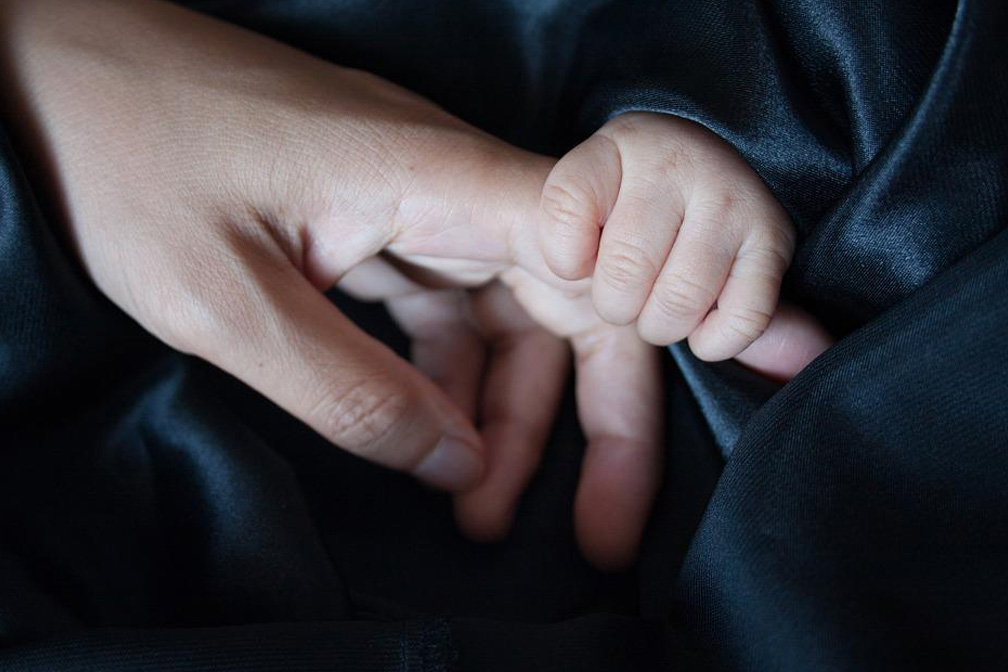 小手握大手指 小手握大手指