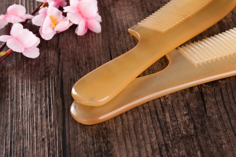 牛角梳梳頭有什么好處和壞處？牛角梳的作用與功效