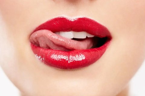 舌頭發(fā)白是什么情況引起的？舌頭發(fā)白警惕三種病