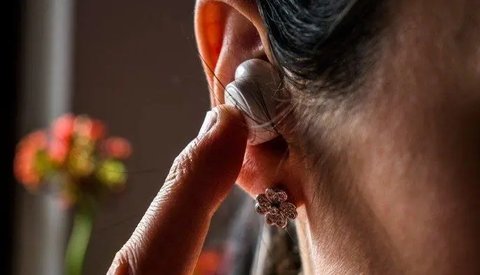 每天聽耳機(jī)十小時(shí)有什么危害？長(zhǎng)時(shí)間戴耳機(jī)對(duì)耳朵的危害