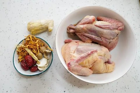 鴿子煲什么湯適合夏天喝？鴿子煲湯最佳搭配食材