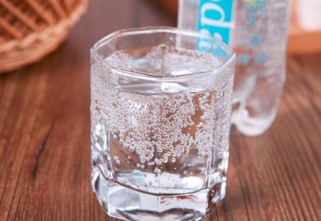 蘇打水可以當(dāng)水喝嗎？長(zhǎng)期喝蘇打水的影響