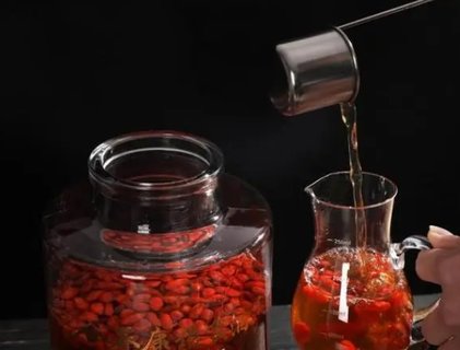 板栗枸杞泡酒怎么做？板栗枸杞泡酒的正確做法和功效