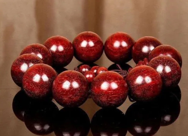 小葉紫檀有什么功效？小葉紫檀的功效與作用