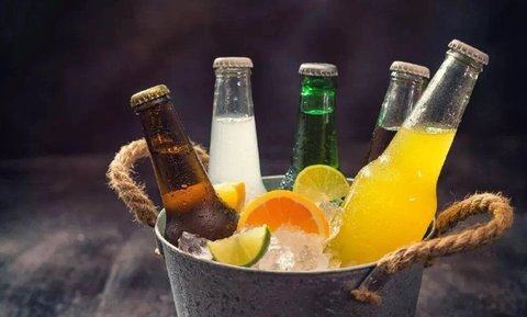 長(zhǎng)期飲用碳酸飲料會(huì)降低骨密度嗎？健康影響與預(yù)防措施