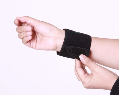 護腕的正確戴法：預(yù)防傷害與提升運動表現(xiàn)