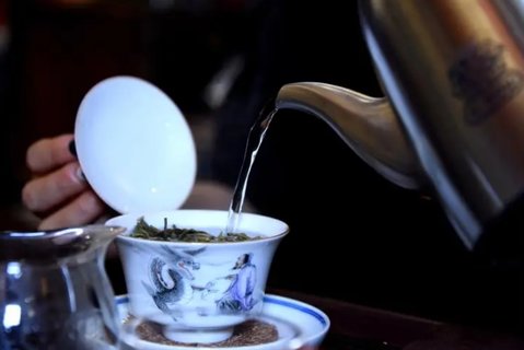 經(jīng)常喝茶會導(dǎo)致腎結(jié)石嗎？喝茶和腎結(jié)石的關(guān)系