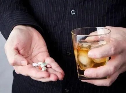 以吃完頭孢多長時間能喝酒？吃頭孢喝酒間隔時間