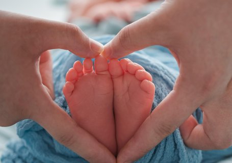 新生兒肚子老是咕嚕嚕的響什么原因？原因與應(yīng)對(duì)策略